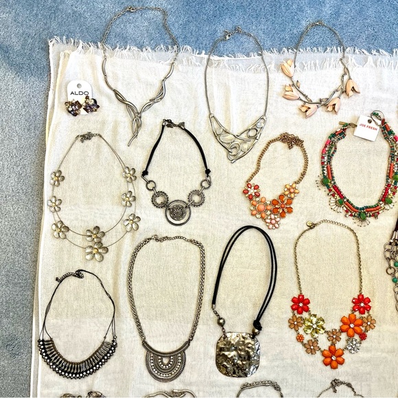 Fashion Necklaces Bundle (and one set of earrings!) - Picture 2 of 7